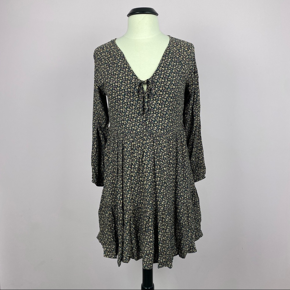 Women’s American Eagle Dress Size Medium Long Sleeve Flows Floral Black Brown